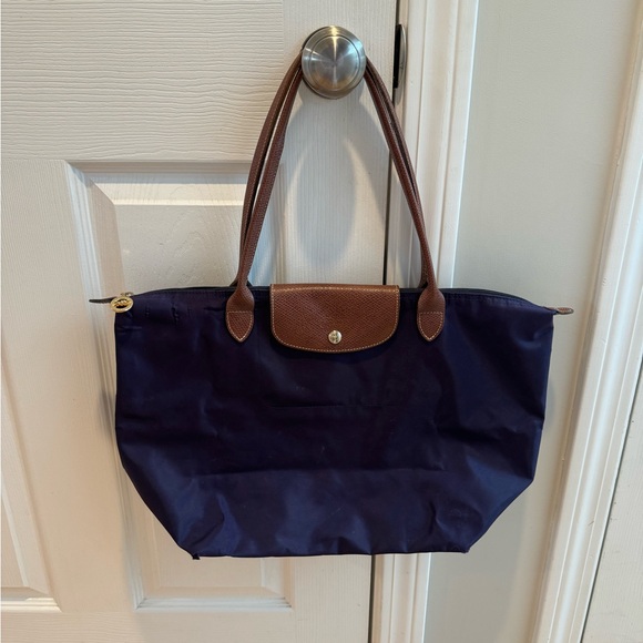 Longchamp Handbags - Longchamp Le Pliage Tote